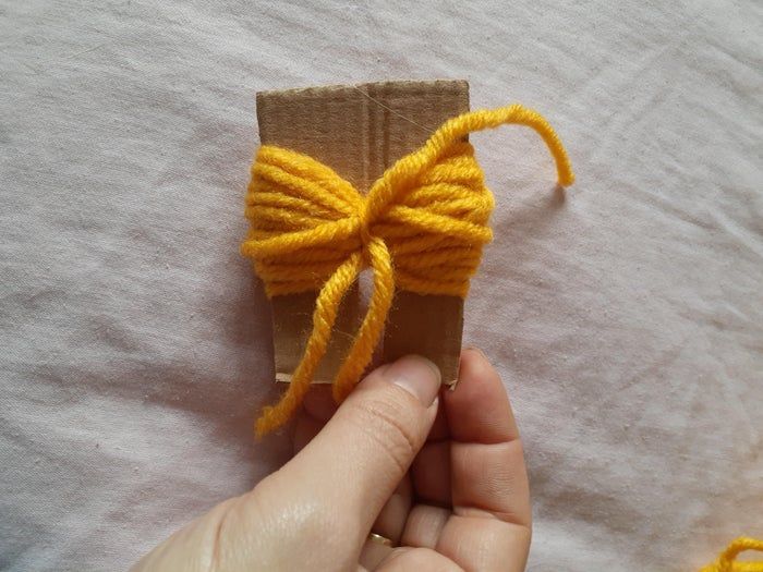 手把手教你制作毛线球花环装饰品-第5张图片-趣作屋 手把手教你制作毛线球花环装饰品-第5张图片-趣作屋