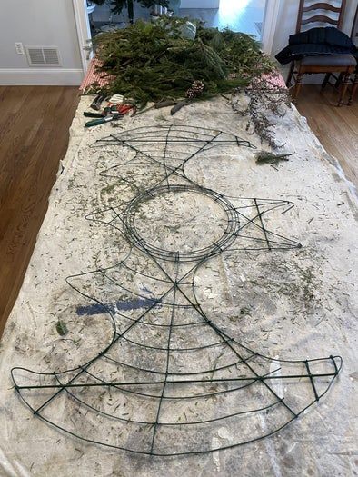 亲子DIY教程:轻松制作蝙蝠侠主题花环-第15张图片-趣作屋 亲子DIY教程:轻松制作蝙蝠侠主题花环-第15张图片-趣作屋