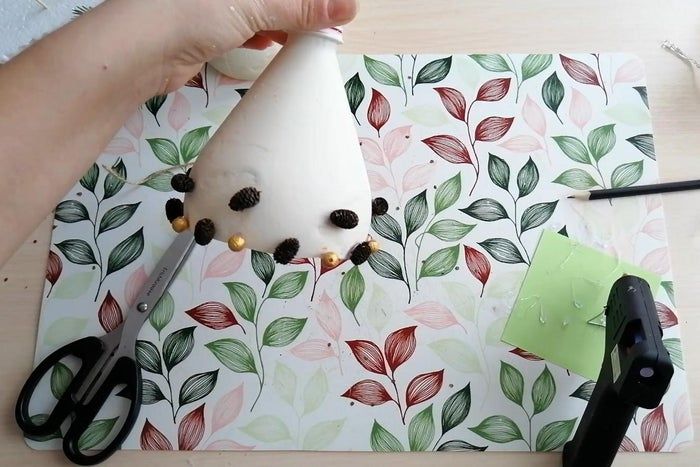 用塑料瓶制作圣诞铃铛的简易教程-第11张图片-趣作屋