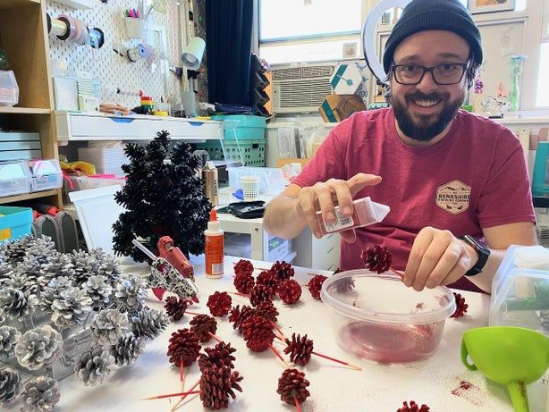 城市居民也能做的趣味松果花环手工教程-第13张图片-趣作屋 城市居民也能做的趣味松果花环手工教程-第13张图片-趣作屋