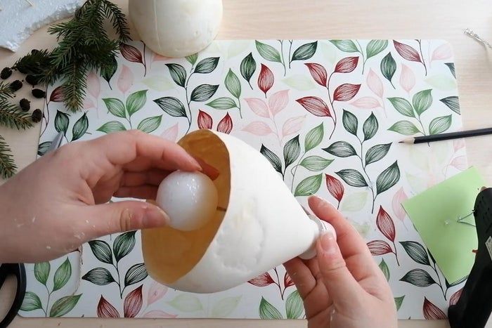 用塑料瓶制作圣诞铃铛的简易教程-第9张图片-趣作屋