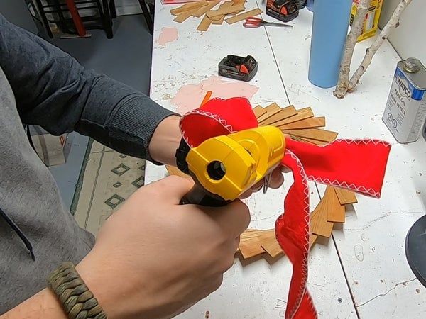 废旧木条巧变花环装饰教程-第45张图片-趣作屋 废旧木条巧变花环装饰教程-第45张图片-趣作屋