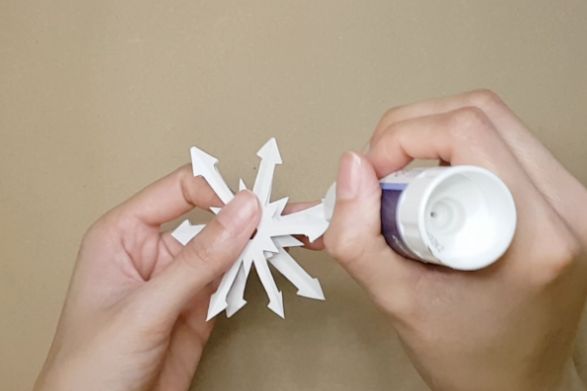 环保材料制作圣诞树装饰教程-第8张图片-趣作屋 环保材料制作圣诞树装饰教程-第8张图片-趣作屋