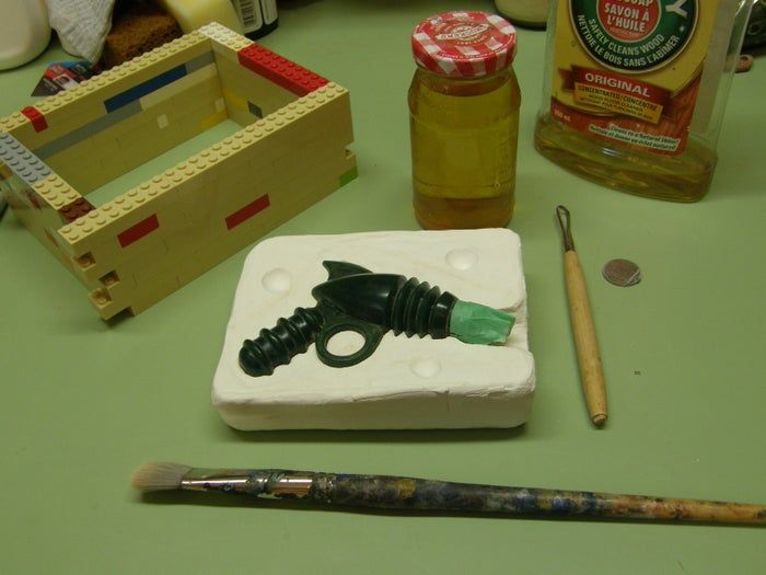 自制蜡模射线枪教程:石膏模具与高温烧制全流程-第11张图片-趣作屋 自制蜡模射线枪教程:石膏模具与高温烧制全流程-第11张图片-趣作屋