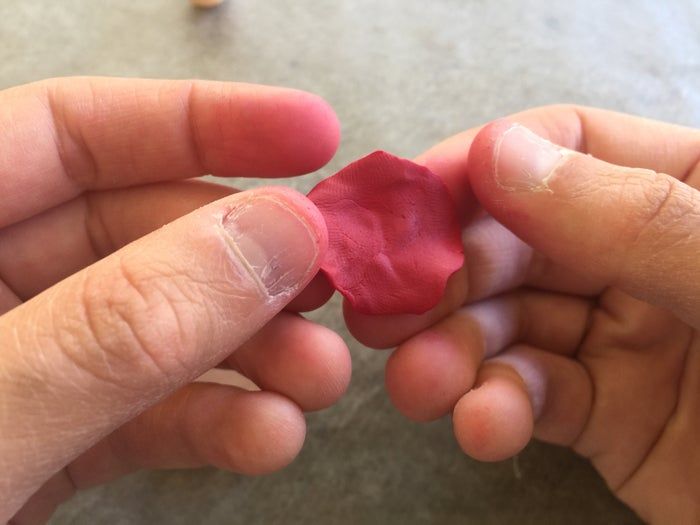 自制迷你披萨吊饰教程-友情项链DIY指南-第8张图片-趣作屋