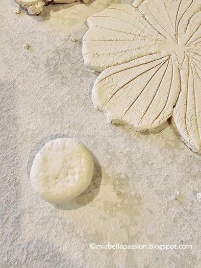 自制精美花朵香插教程——风干黏土手作指南-第8张图片-趣作屋