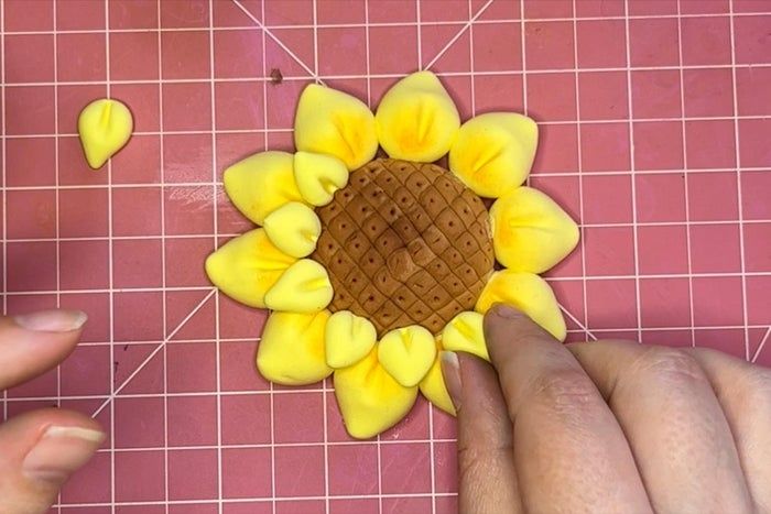母亲节亲子手工：泡沫黏土向日葵制作教程-第12张图片-趣作屋