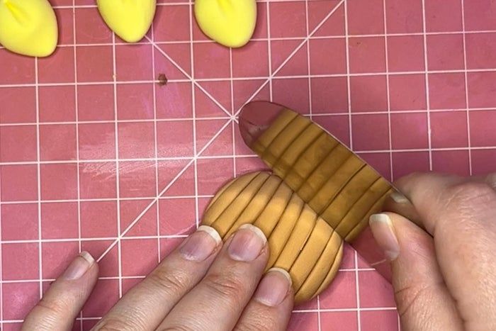 母亲节亲子手工：泡沫黏土向日葵制作教程-第6张图片-趣作屋