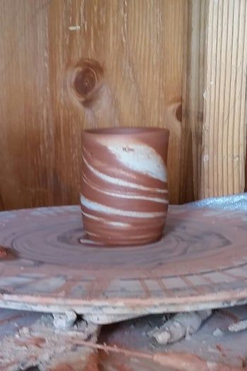 陶轮制作彩色杯子教程——简易陶艺项目全解析-第6张图片-趣作屋