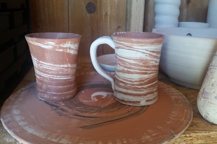 陶轮制作彩色杯子教程——简易陶艺项目全解析-第7张图片-趣作屋