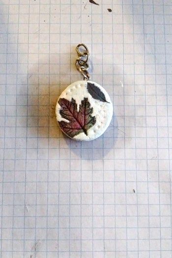 春日手工DIY：剩余陶土制作个性叶脉钥匙扣教程-第13张图片-趣作屋