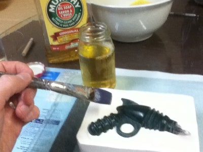 自制蜡模射线枪教程:石膏模具与高温烧制全流程-第13张图片-趣作屋 自制蜡模射线枪教程:石膏模具与高温烧制全流程-第13张图片-趣作屋