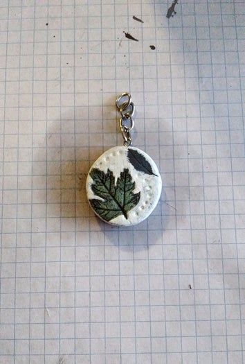 春日手工DIY：剩余陶土制作个性叶脉钥匙扣教程-第12张图片-趣作屋