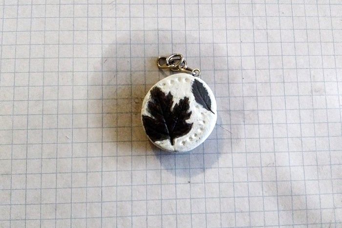 春日手工DIY：剩余陶土制作个性叶脉钥匙扣教程-第10张图片-趣作屋