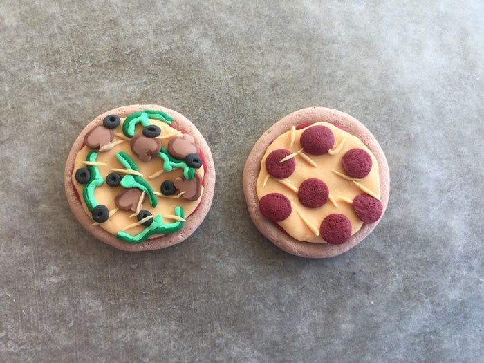 自制迷你披萨吊饰教程-友情项链DIY指南-第15张图片-趣作屋