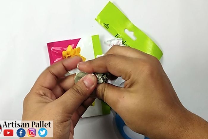 DIY聚合物粘土首饰制作教程——简单易学的手工项链与耳饰套装-第4张图片-趣作屋