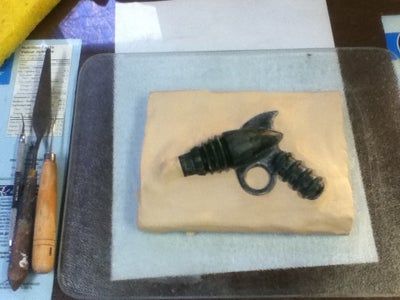 自制蜡模射线枪教程:石膏模具与高温烧制全流程-第9张图片-趣作屋 自制蜡模射线枪教程:石膏模具与高温烧制全流程-第9张图片-趣作屋