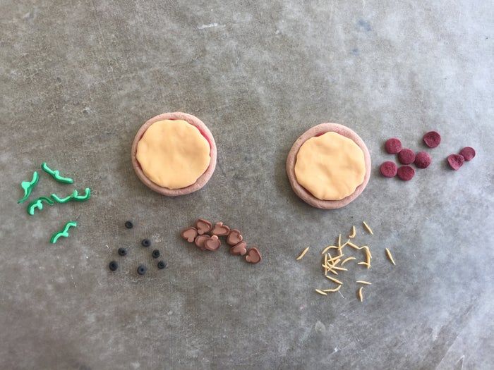 自制迷你披萨吊饰教程-友情项链DIY指南-第14张图片-趣作屋