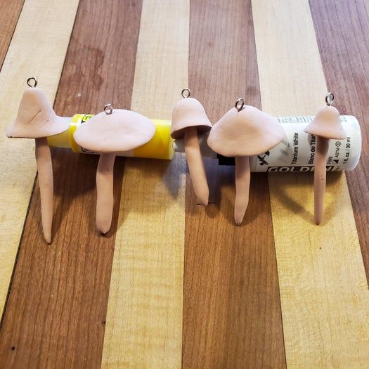 逼真圣诞蘑菇装饰品手工制作教程-第4张图片-趣作屋 逼真圣诞蘑菇装饰品手工制作教程-第4张图片-趣作屋