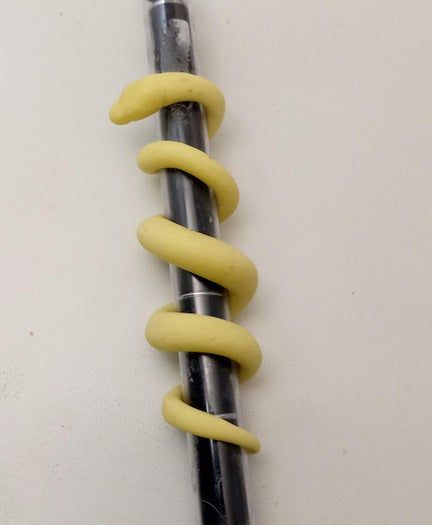 DIY黏土蛇形发饰教程-6步打造独特爬宠造型-第13张图片-趣作屋