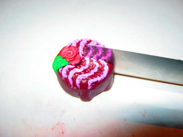 软陶蛋糕挂件制作教程:创意手工DIY指南-第12张图片-趣作屋 软陶蛋糕挂件制作教程:创意手工DIY指南-第12张图片-趣作屋