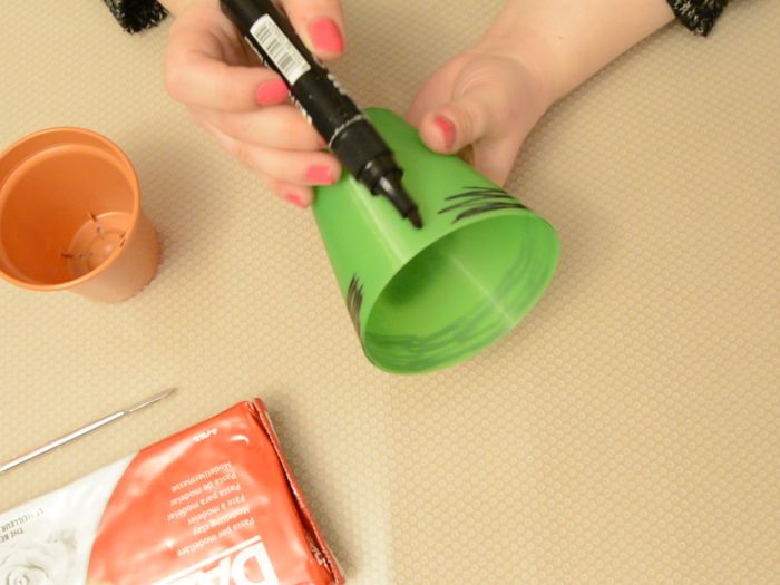 草莓造型花盆手工制作教程：风干黏土DIY创意容器-第4张图片-趣作屋