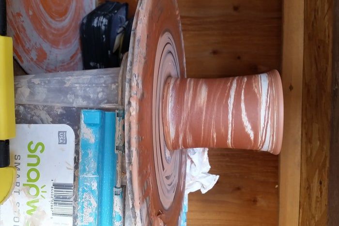 陶轮制作彩色杯子教程——简易陶艺项目全解析-第5张图片-趣作屋