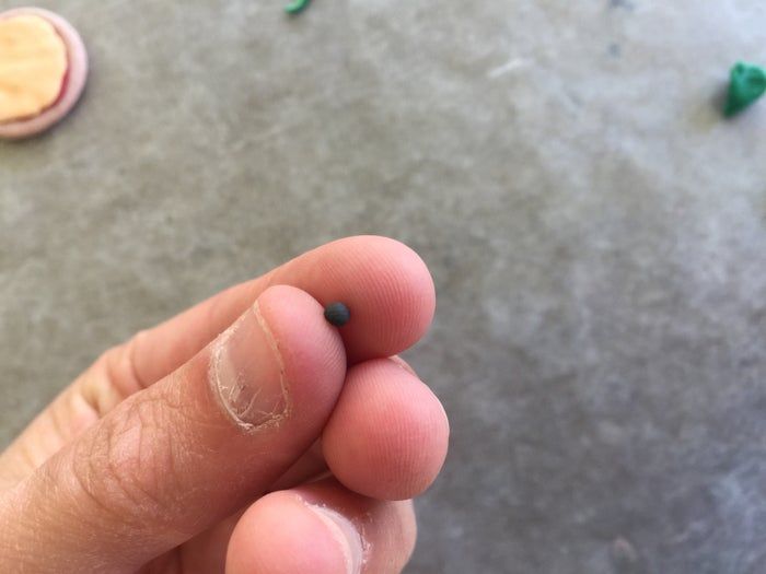 自制迷你披萨吊饰教程-友情项链DIY指南-第20张图片-趣作屋