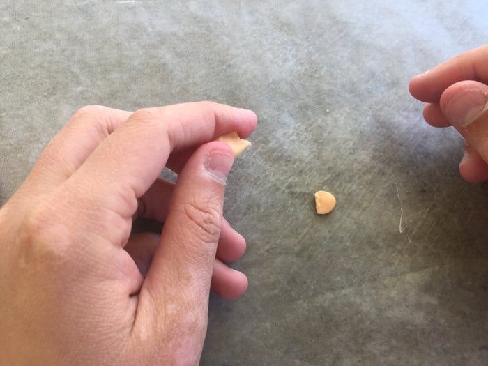 自制迷你披萨吊饰教程-友情项链DIY指南-第10张图片-趣作屋