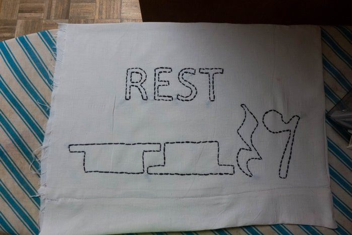 手工刺绣枕头制作教程-第13张图片-趣作屋