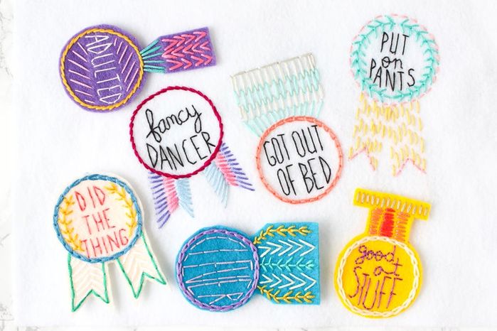 手工刺绣奖章贴片制作指南-第2张图片-趣作屋