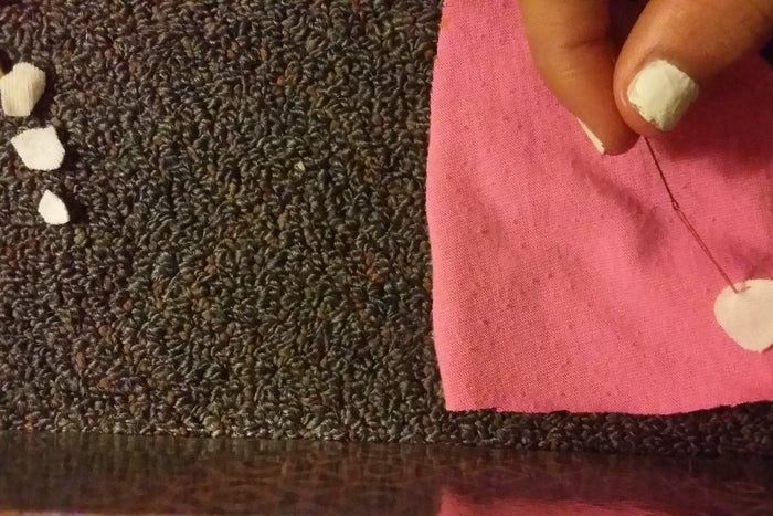 手工缝制小枕头教程：简单10步打造个性靠枕-第20张图片-趣作屋