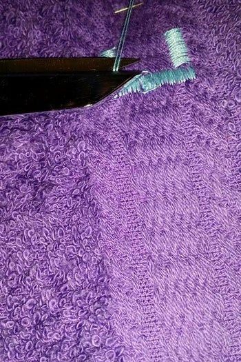 手工刺绣毛巾教程：低成本制作‘别慌’毛巾-第10张图片-趣作屋