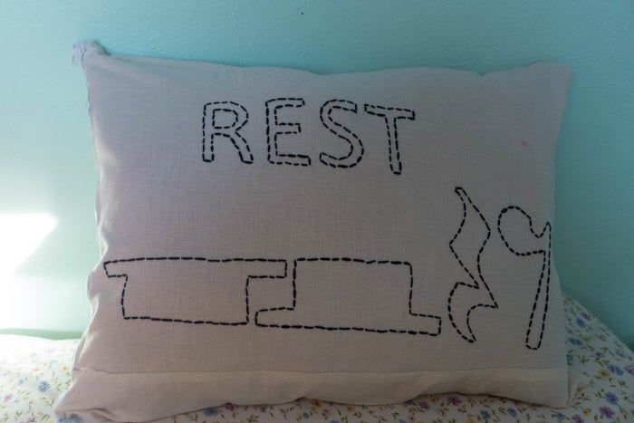 手工刺绣枕头制作教程-第14张图片-趣作屋