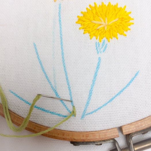 手工刺绣蒲公英花朵教程|初学者也能掌握的刺绣技巧-第12张图片-趣作屋 手工刺绣蒲公英花朵教程|初学者也能掌握的刺绣技巧-第12张图片-趣作屋