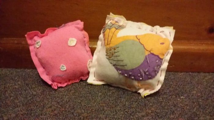 手工缝制小枕头教程：简单10步打造个性靠枕-第1张图片-趣作屋