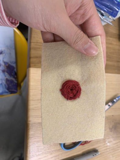 手工刺绣玫瑰教程：打造个性化装饰礼物-第16张图片-趣作屋