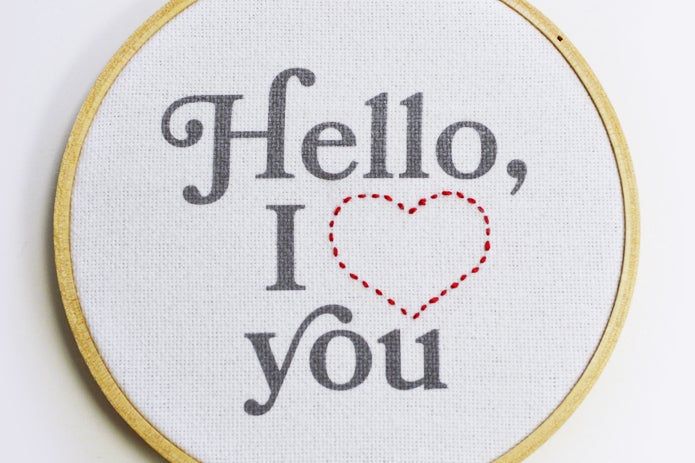 情人节DIY爱心刺绣教程:亲手制作浪漫挂墙艺术品-第13张图片-趣作屋