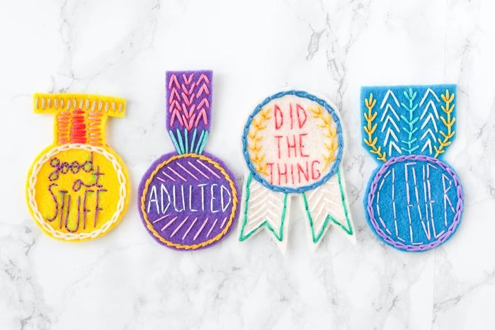 手工刺绣奖章贴片制作指南-第11张图片-趣作屋