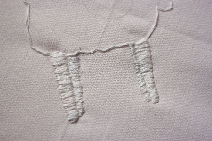 手工刺绣羊驼教程:从毛衣改造到创意手提包装饰-第8张图片-趣作屋 手工刺绣羊驼教程:从毛衣改造到创意手提包装饰-第8张图片-趣作屋