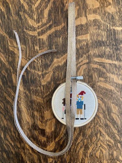 圣诞节十字绣装饰品DIY教程:手工制作个性化挂饰-第17张图片-趣作屋 圣诞节十字绣装饰品DIY教程:手工制作个性化挂饰-第17张图片-趣作屋