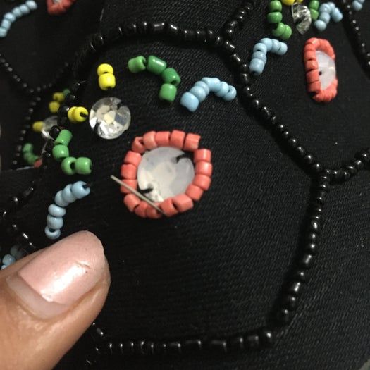 手工刺绣珠片手拿包DIY教程:详细步骤教你制作个性化蜜蜂图案手拿包-第21张图片-趣作屋 手工刺绣珠片手拿包DIY教程:详细步骤教你制作个性化蜜蜂图案手拿包-第21张图片-趣作屋