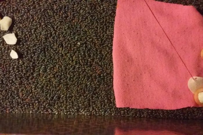 手工缝制小枕头教程：简单10步打造个性靠枕-第21张图片-趣作屋