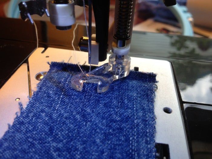 低成本机绣手工教程：用缝纫机制作个性化礼物全攻略-第9张图片-趣作屋