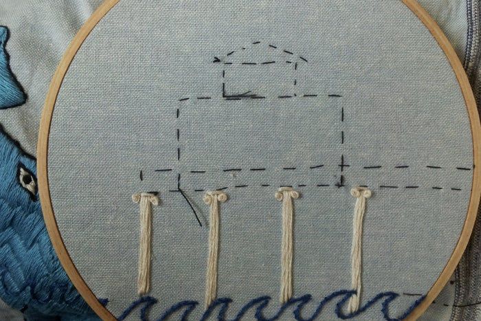 手工刺绣入门教程:掌握回针绣、茎状绣与缎面绣技巧-第14张图片-趣作屋 手工刺绣入门教程:掌握回针绣、茎状绣与缎面绣技巧-第14张图片-趣作屋