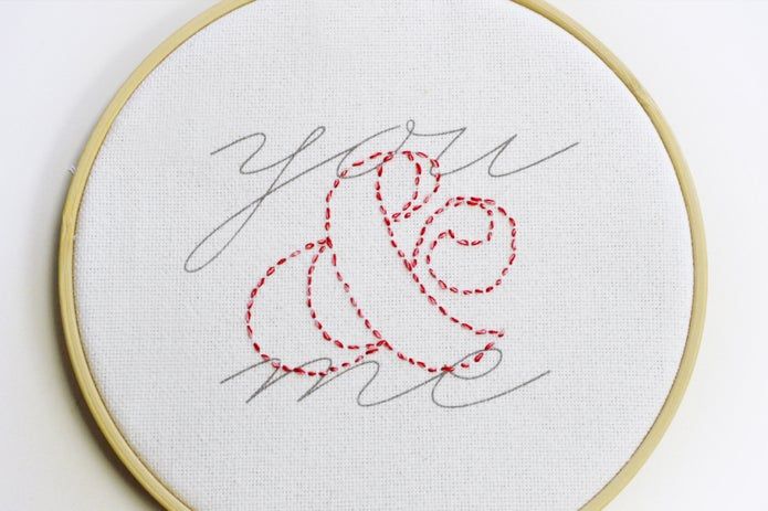 情人节DIY爱心刺绣教程:亲手制作浪漫挂墙艺术品-第14张图片-趣作屋