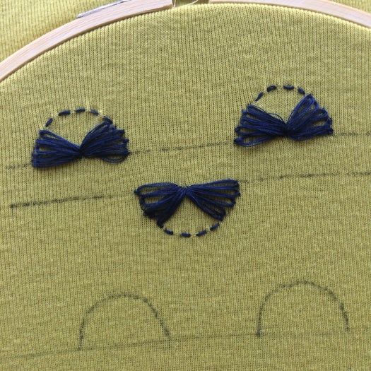 手工刺绣教程：在T恤上绣制靛蓝色图案-第7张图片-趣作屋