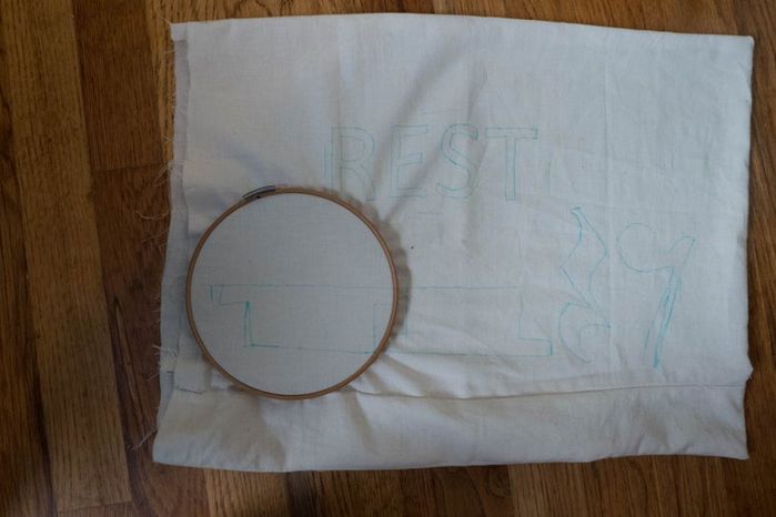 手工刺绣枕头制作教程-第8张图片-趣作屋