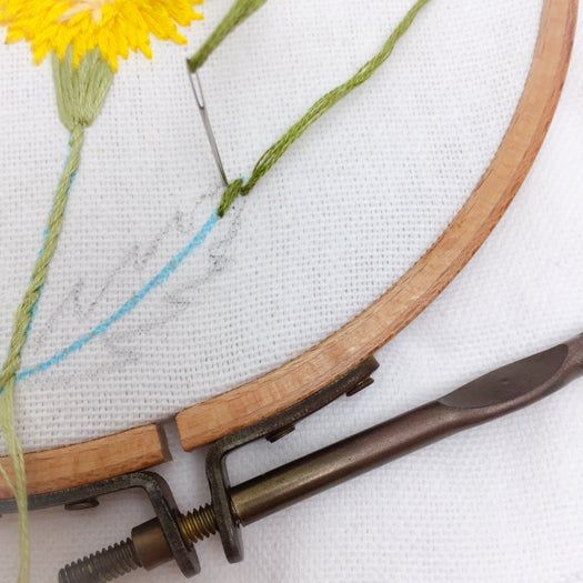 手工刺绣蒲公英花朵教程|初学者也能掌握的刺绣技巧-第15张图片-趣作屋 手工刺绣蒲公英花朵教程|初学者也能掌握的刺绣技巧-第15张图片-趣作屋