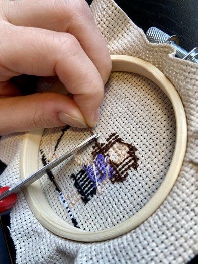 圣诞节十字绣装饰品DIY教程:手工制作个性化挂饰-第9张图片-趣作屋 圣诞节十字绣装饰品DIY教程:手工制作个性化挂饰-第9张图片-趣作屋